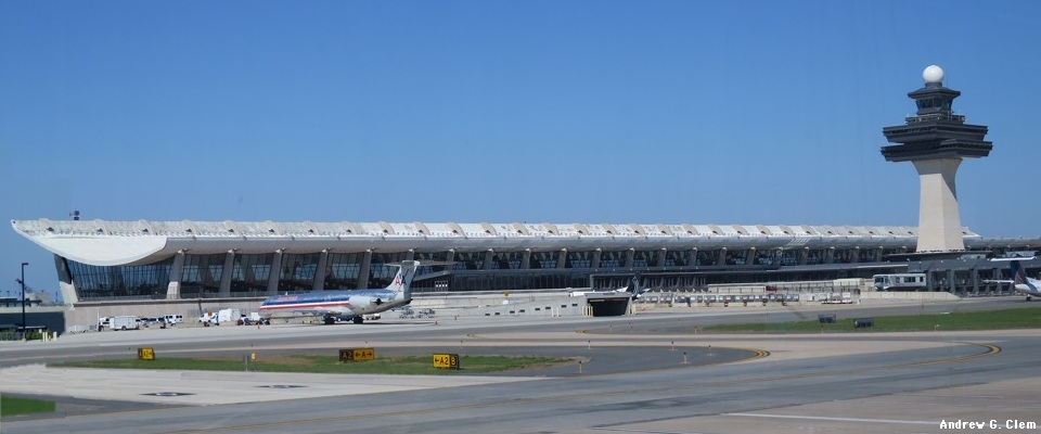 Dulles Airport main terminal pan